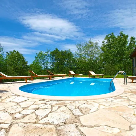 Villa With Pool In Tinjan-istrien 44316