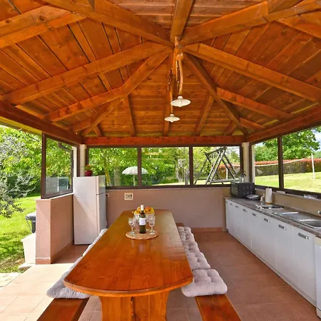 With Pool In Tinjan-istrien 44316 Tinjan
