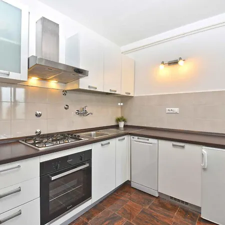 Villa With Pool In Tinjan-istrien 44316 Tinjan