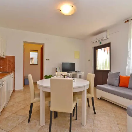 Villa With Pool In Tinjan-istrien 44316 Tinjan
